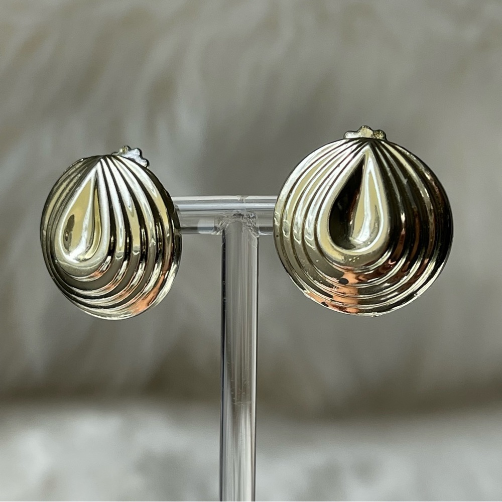 LISNER | VINTAGE | Original Clip On Layered Design Silver Tone Earrings
